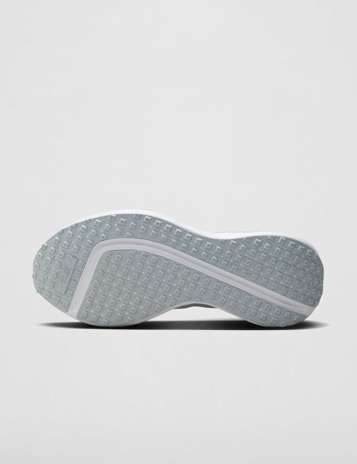 Nike Women's Interact Run Sneaker, White/Pure Platinum/Wolf Grey, 8.5 | Road Running - Image 3
