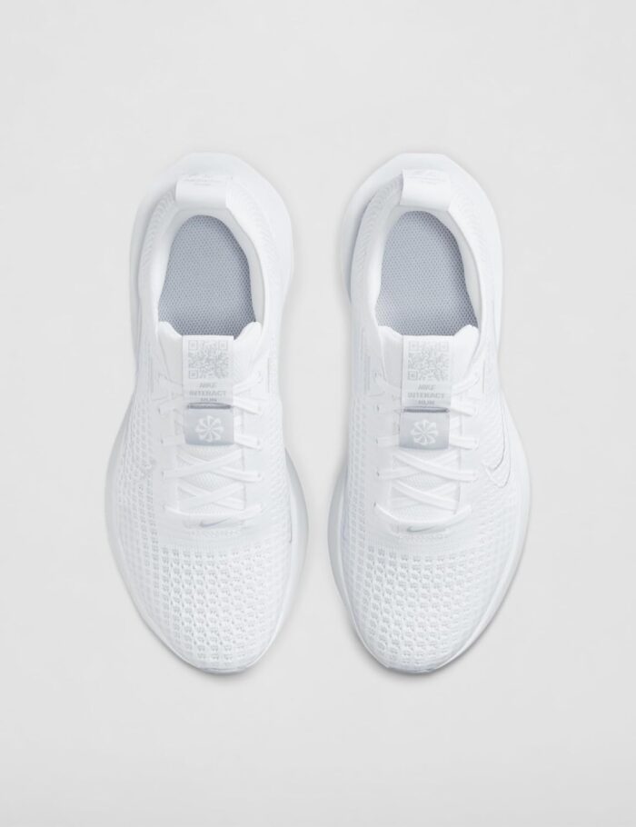 Nike Women's Interact Run Sneaker, White/Pure Platinum/Wolf Grey, 8.5 | Road Running - Image 4